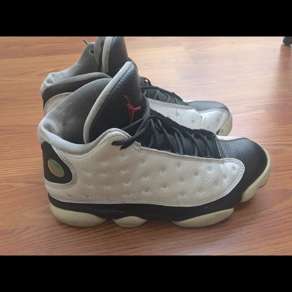 Men’s JORDAN Retro 13 Size 10. BLACK WHITE. USED